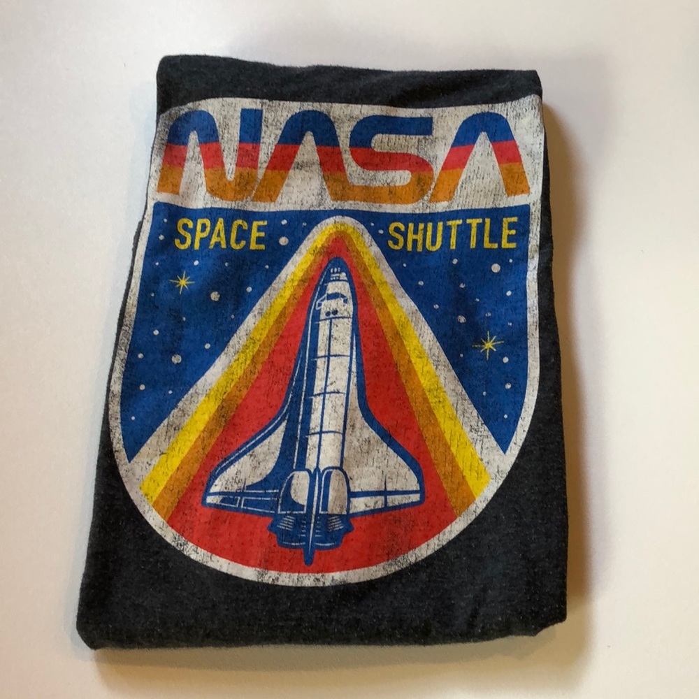 Fifth Sun Men’s XXL NASA Short-sleeve T-shirt.